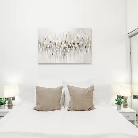 Modern Two Bedroom Retreat