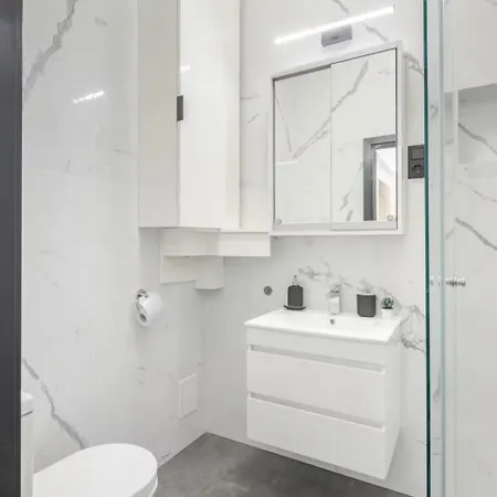 Modern Two Bedroom Retreat
