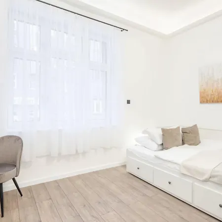 Modern Two Bedroom Retreat *